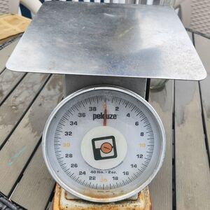 Vintage Pelouze Heavy Duty 40 Pound Scale. Model 840 top loading scale